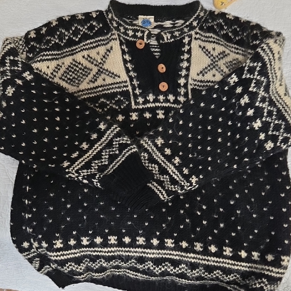 Black and White Patterned Men's Sweater